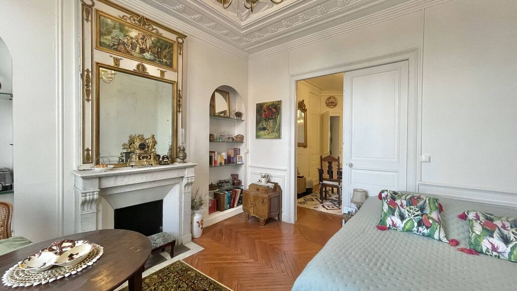 Appartement de 32 m² à vendre en Seine-Maritime : Situé dans une copropriété classée, ancien couvent construit en 1615, offrant charme et authenticité.