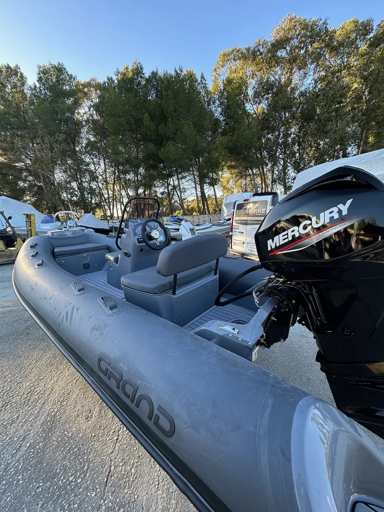 Toni Marine propose à la vente ce Grand Boats Silver Line S420 neuf disponible à La Londe-les-Maures près de Hyères 