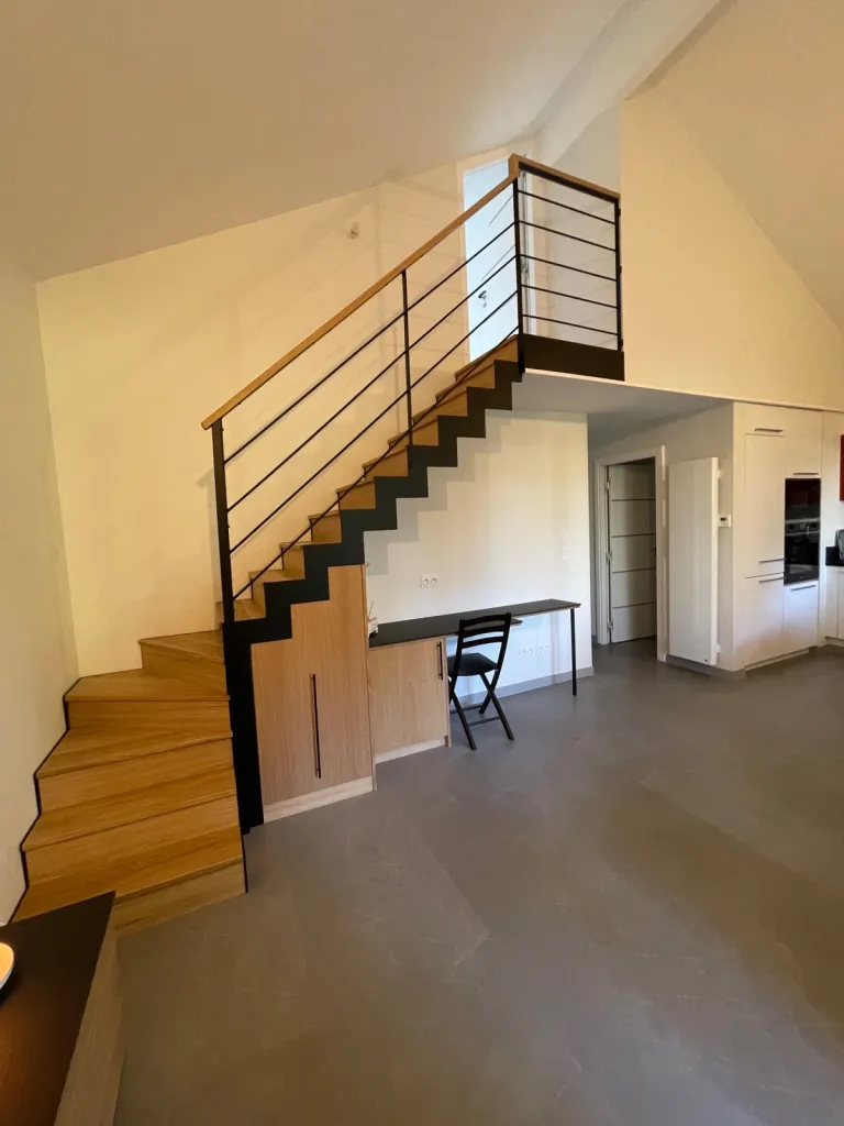  Fabrication d’un escalier bois un métal avec bureau intégré sur la commune de Sanguinet
