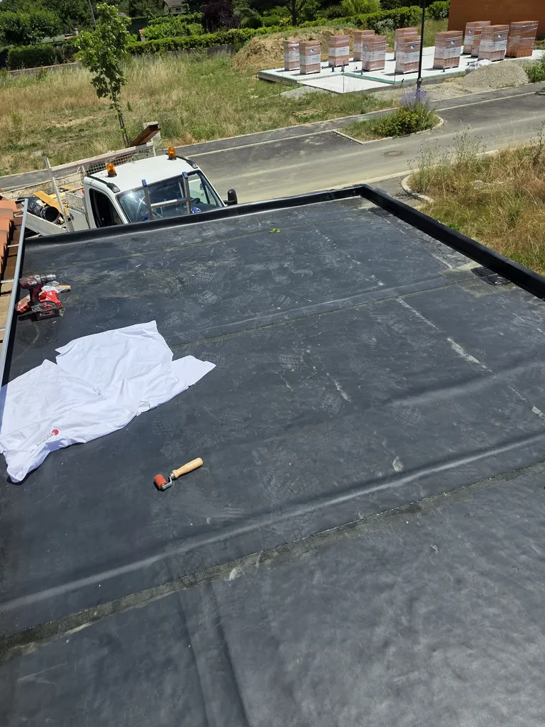 Construction de toit terrasse moderne en bois osb sur mesure à Graveson 13690
