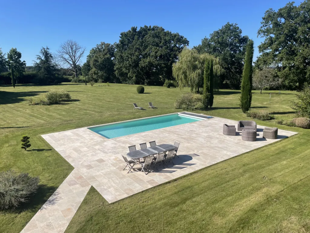 Terrasse en Pierre Naturelle, dallage, dalle, carrelage, pavé, margelle de piscine : Élégance, Authenticité et Durabilité – FRANCEPIERRE