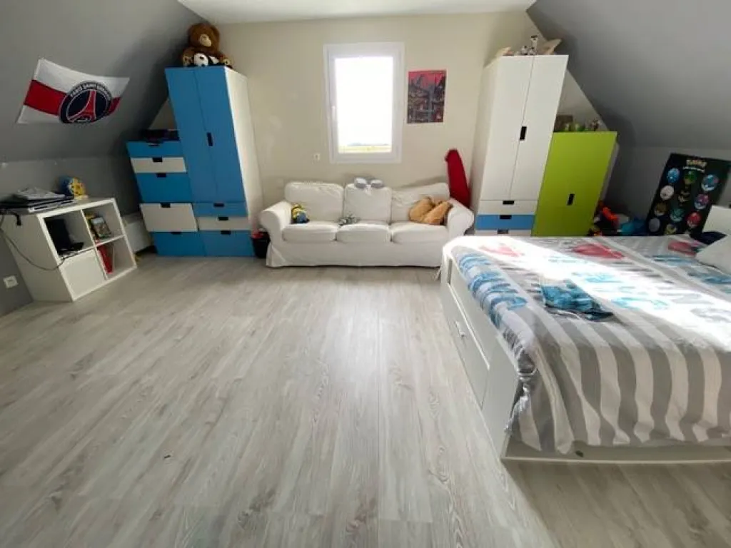 A acheter superbe maison contemporaine de 170 m² sur 7000 m² de terrain avec dépendance de 80m² proche Le Neubourg 27110