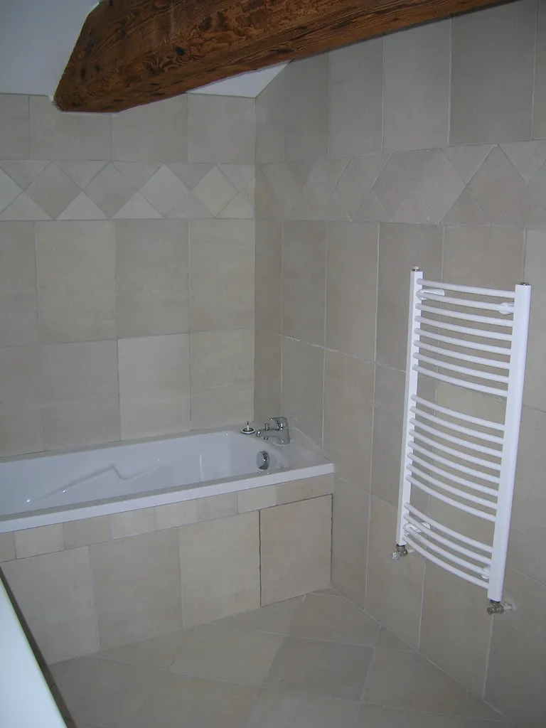 Salle de bain rénovée dans un appartement à Fontaines Saint-Martin près de Lyon (Rhône 69)