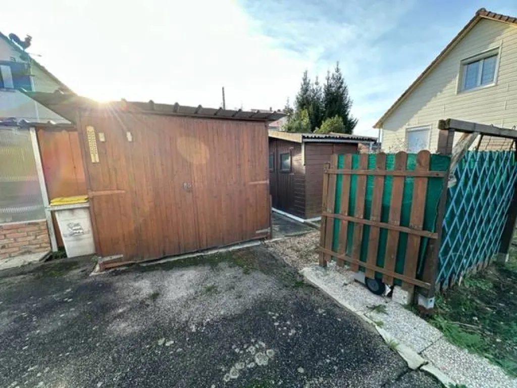 A vendre pavillon vivable de plain-pied de 100 m² sur un terrain de 686 m² sur la commune de SAINT PIERRE LES ELBEUF