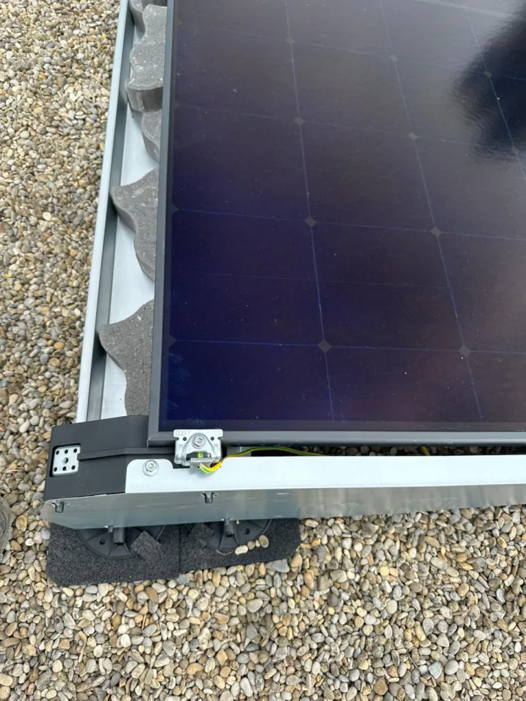 Système Esdec et Flatfix fusion sur toit plat