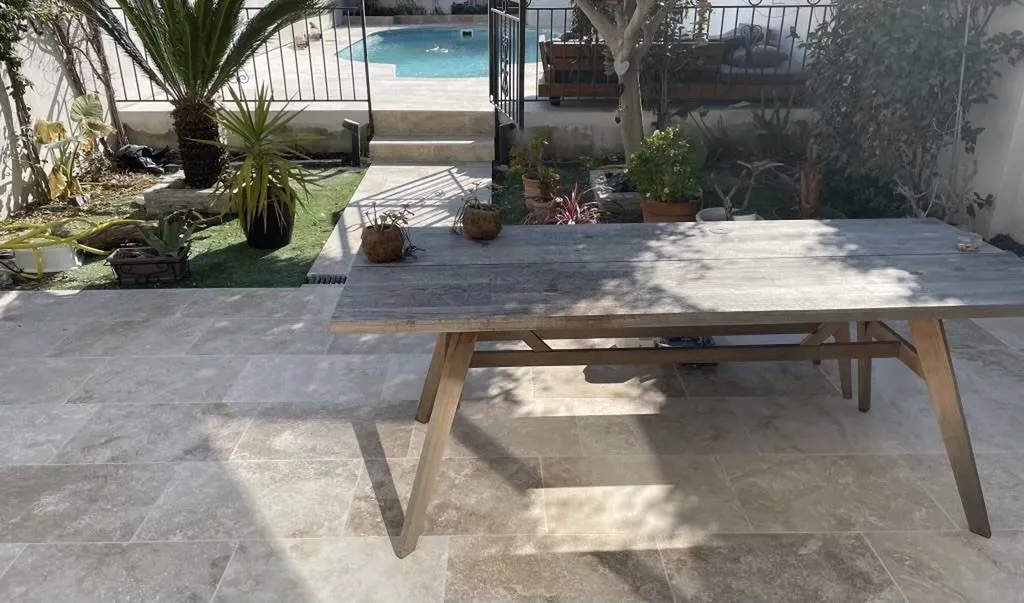 TERRASSE EN TRAVERTIN BEIGE 1ER CHOIX CLASSIC FORMAT 61 X 40.6 X 1.2 CM