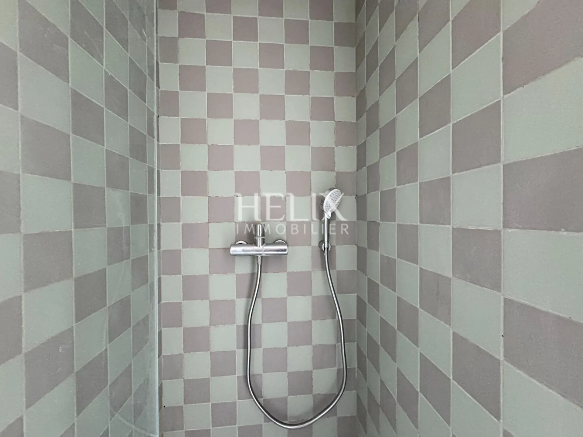 A louer, séduction garantie pour l'originalité de ce très joli cinq pièces 130,40 M2 dans l'esprit 