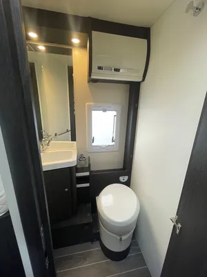 LAVABO ET TOILETTE SEPARES