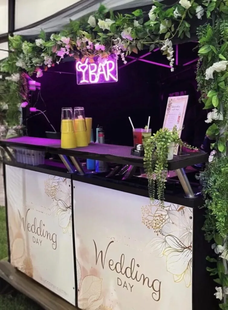 Bar à Cocktails Mobile : Ajoutez une touche sophistiquée & élégante à votre événement grâce à la location de bar à cocktails à Lyon, Grenoble et Saint-Etienne