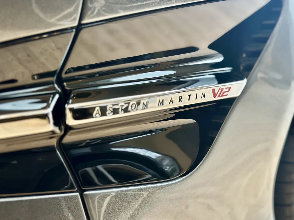 protection carrosserie DETAILING film PPF proche de Lyon Aston Martin Vanquish 