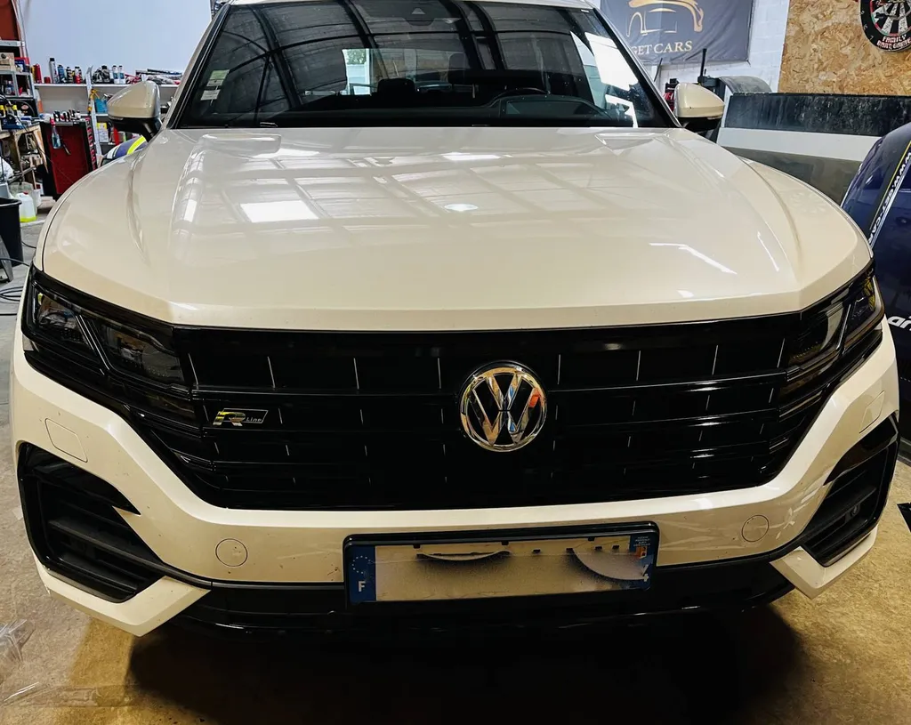 Déchromage calandre sur un Volkswagen Touareg à Brignoles près de Rocbaron