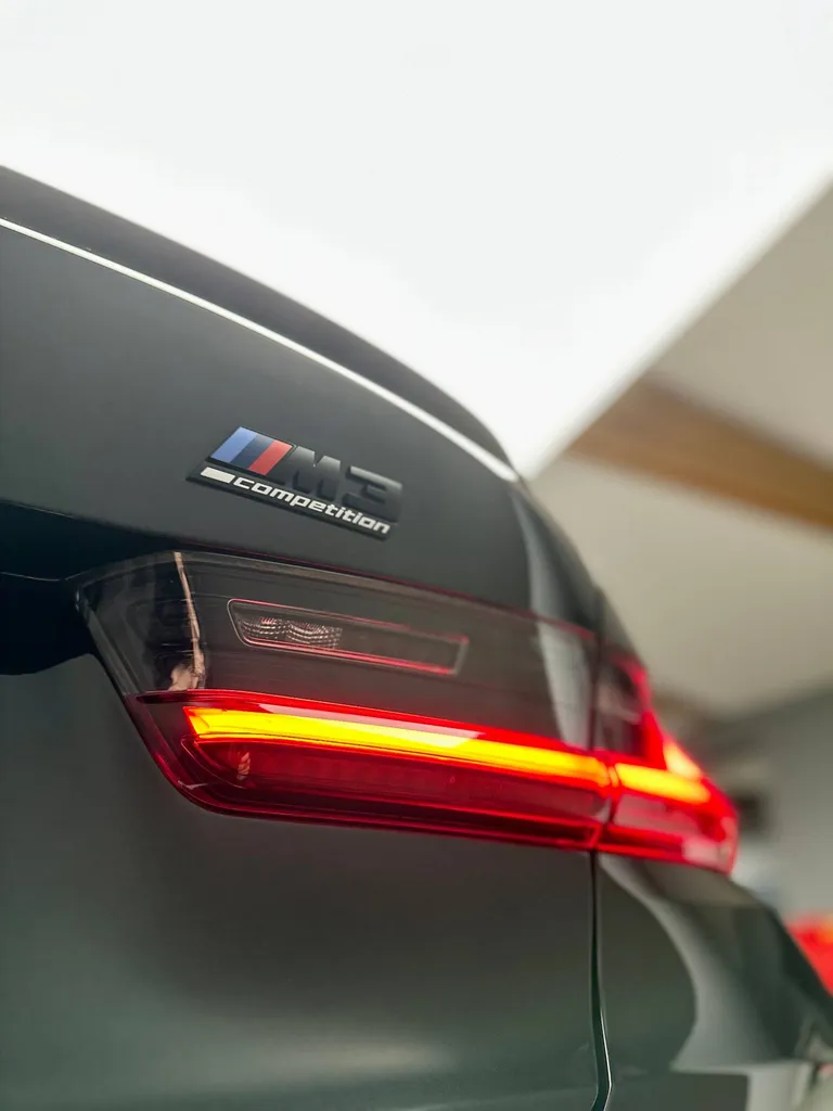 Lustrage brillance sur une BMW M3 Compétition à notre atelier au Mans (72)