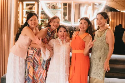 Organisation avec une agence d'un Mariage Indonésien et cérémonie symbolique dans le parc d'un Château luxueux à Aix-en-Provence