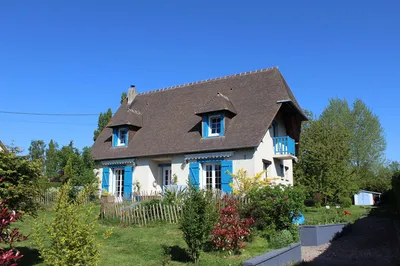 A vendre, jolie maison 5 pièces élevée sur sous-sol total, et édifiée sur un terrain de 1553m² proches des commodités de Cormeilles (27260)