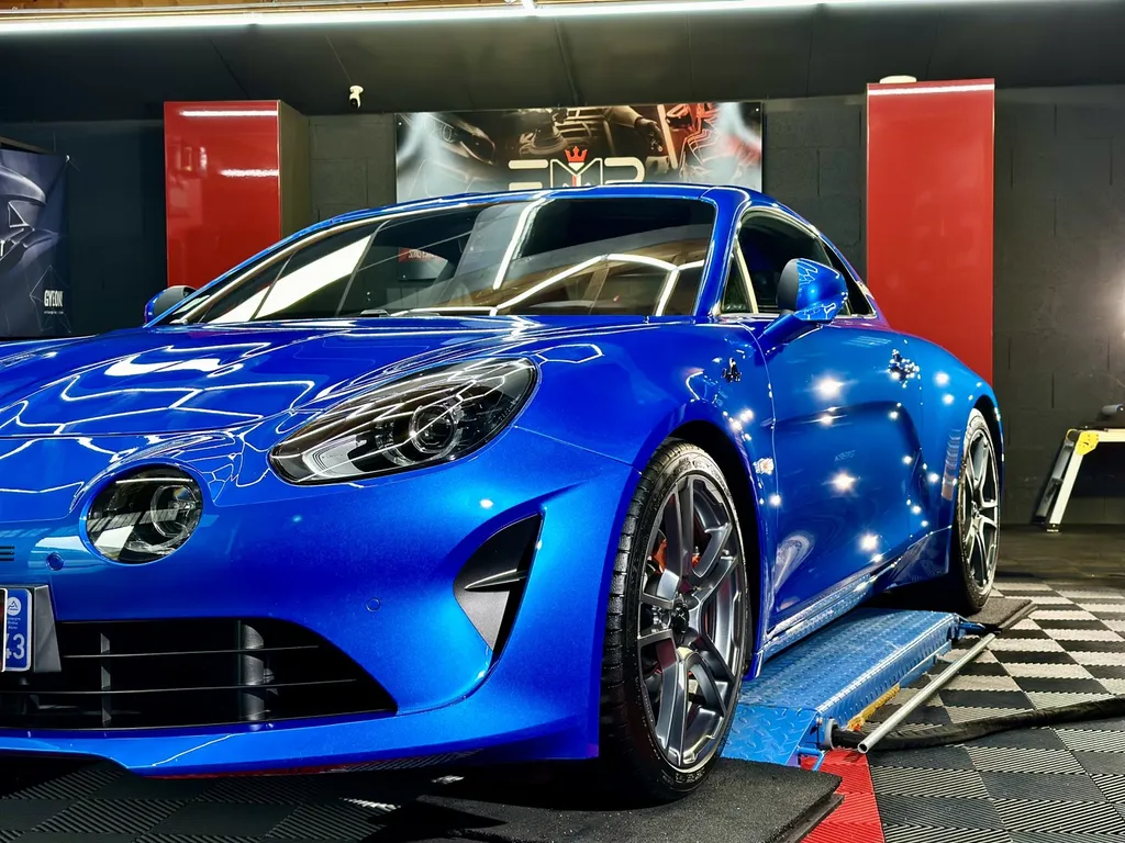 film de protection PPF alpine A110 Lyon traitement céramique protection carrosserie voiture de sport