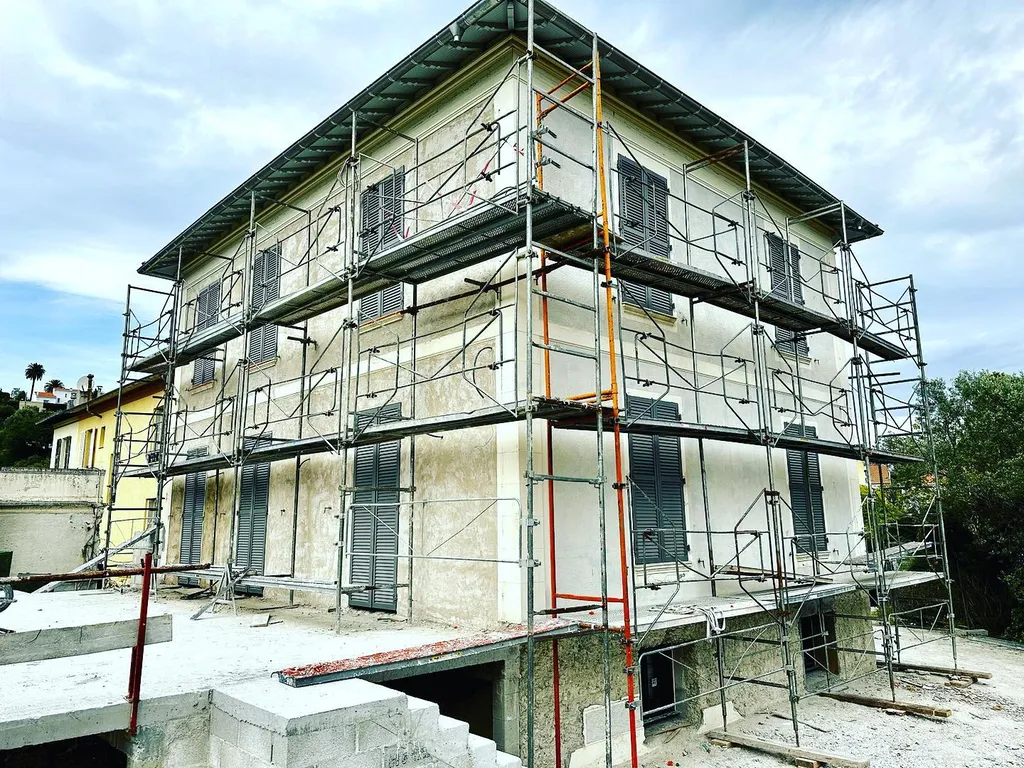 PVC ou Alu : comment choisir vos fenêtres sur mesure lors de la rénovation de votre maison à Aix ?