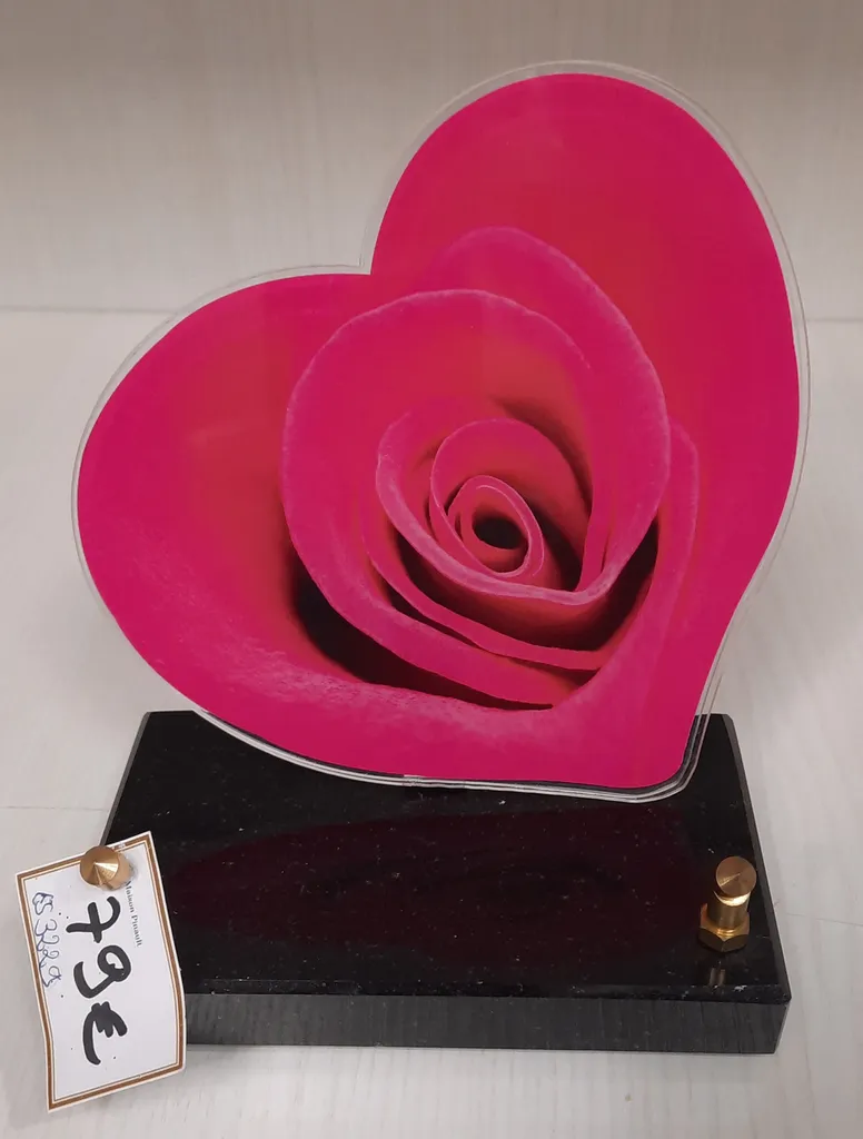 Plaque funéraire altuglas coeur rose sur socle granit Pompes Funèbres PINAULT Rillieux