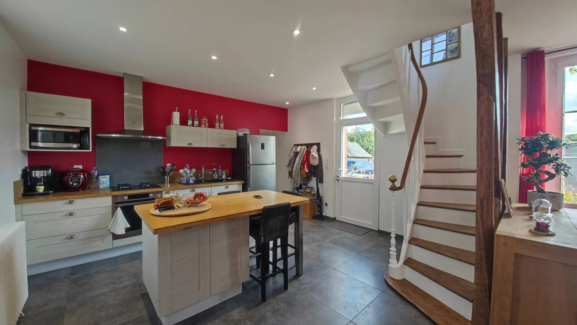 Maison de caractère entièrement rénovée de 147 m² avec jardin, située à 30 minutes de la mer de Dieppe, en Seine-Maritime (76)