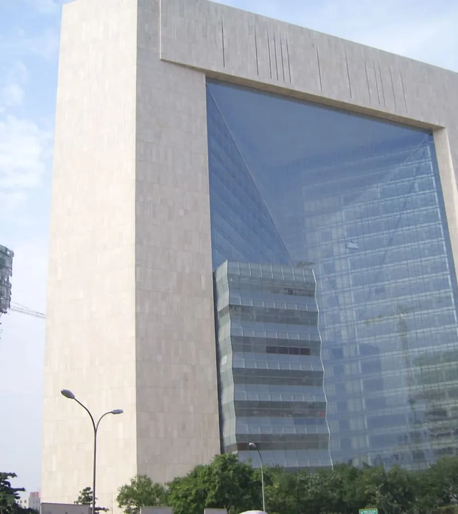 Travertin Classico beige italien : pierre calcaire naturelle à l’aspect authentique pour sols intérieurs