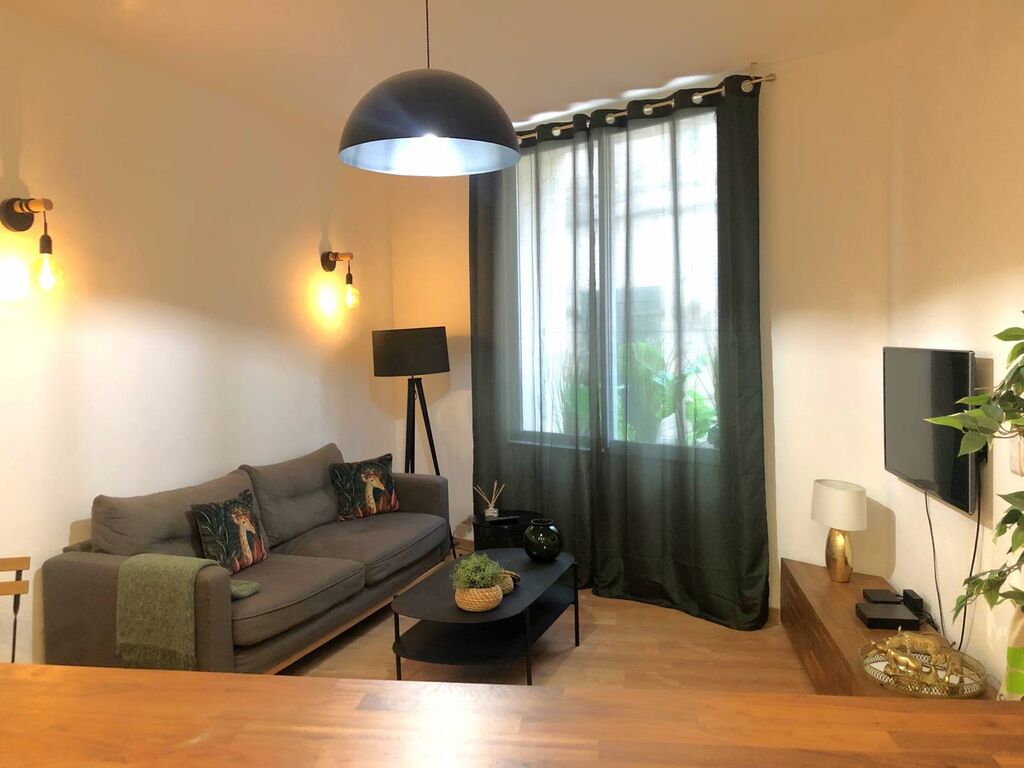 Appartement T2/3 Cassis  rez-de-chaussée dans une rue piétonne derrière le port