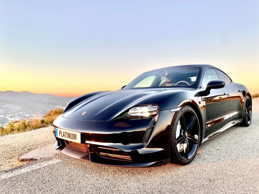 Réparation carrosserie SUR Porsche Taycan à Cassis choc avant avec véhicule de prêt