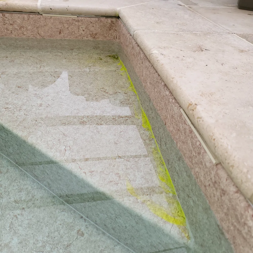 Détection de fuite non destructive sur piscine coque polyester à Bayonne dans le 64