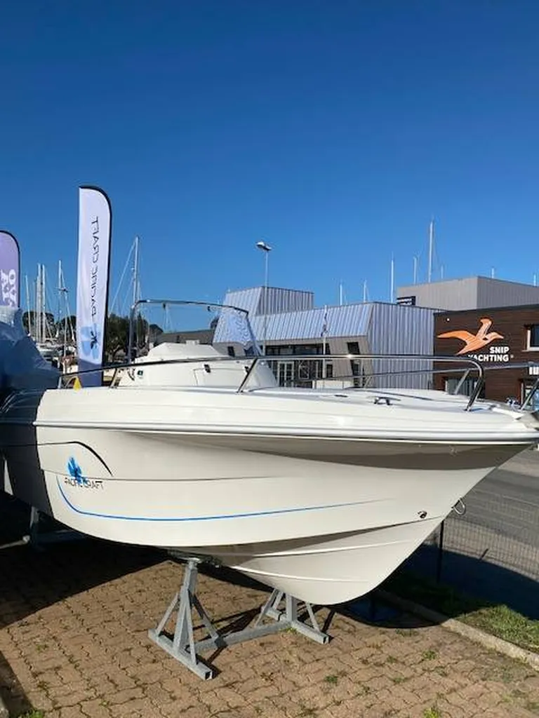 A vendre coque open neuve vendu avec moteur d'occasion dans le Morbihan