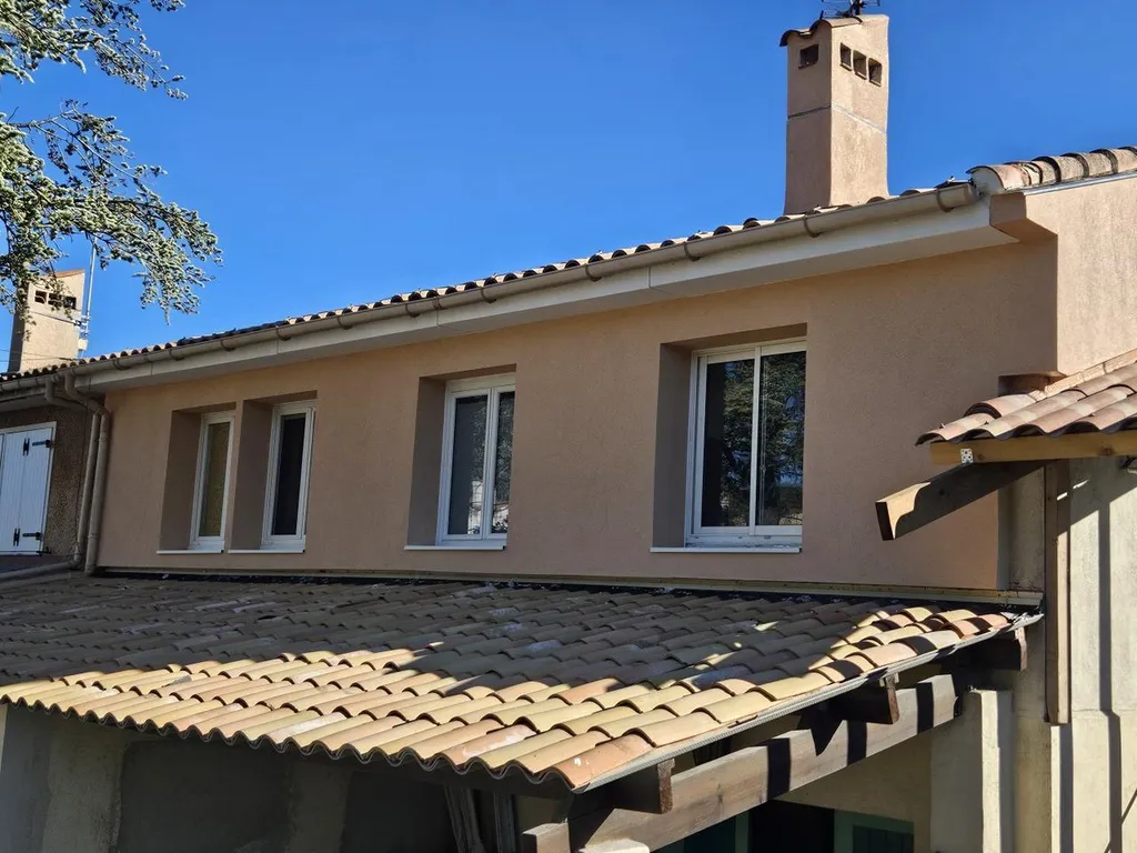 Une isolation thermique extérieur sur une maison de ville à Bouc Bel Air 