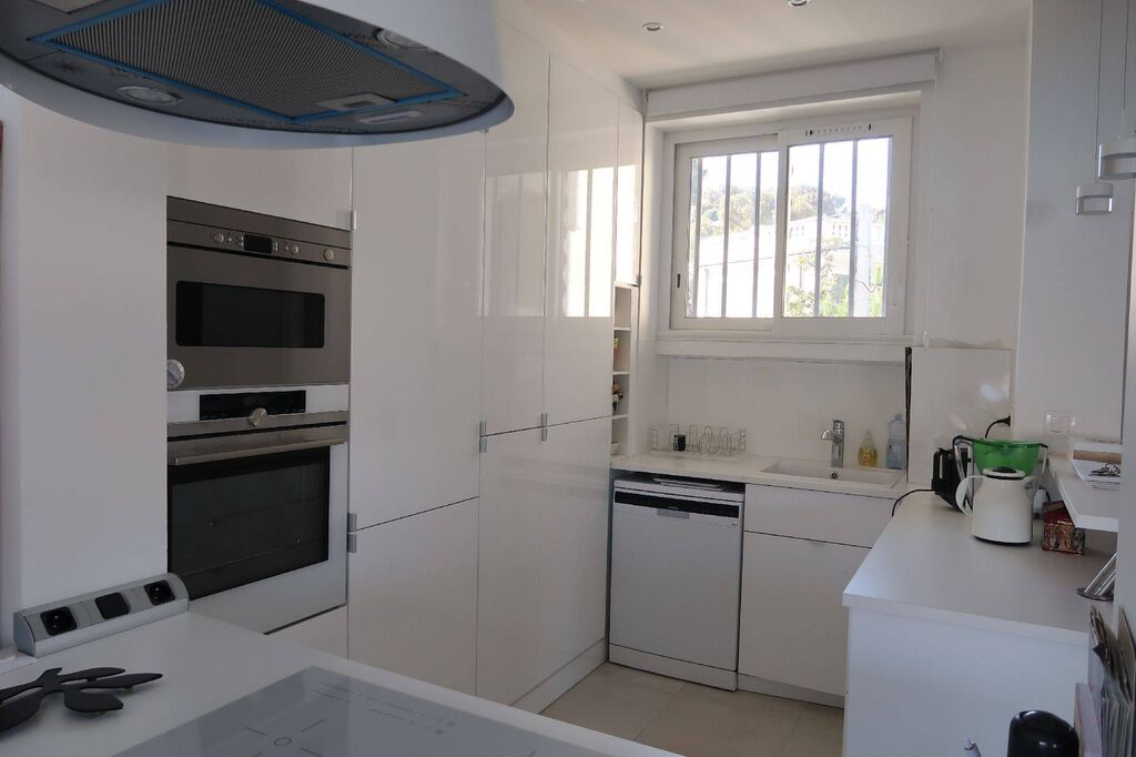 Appartement 2/3 Cassis en front de mer avec terrasse, cave et garage