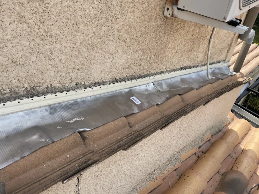 Pose de solin en plomb à Istres