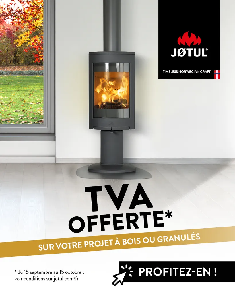Poele à bois Jotul F 371 sur un mur blanc et un sol carrelé