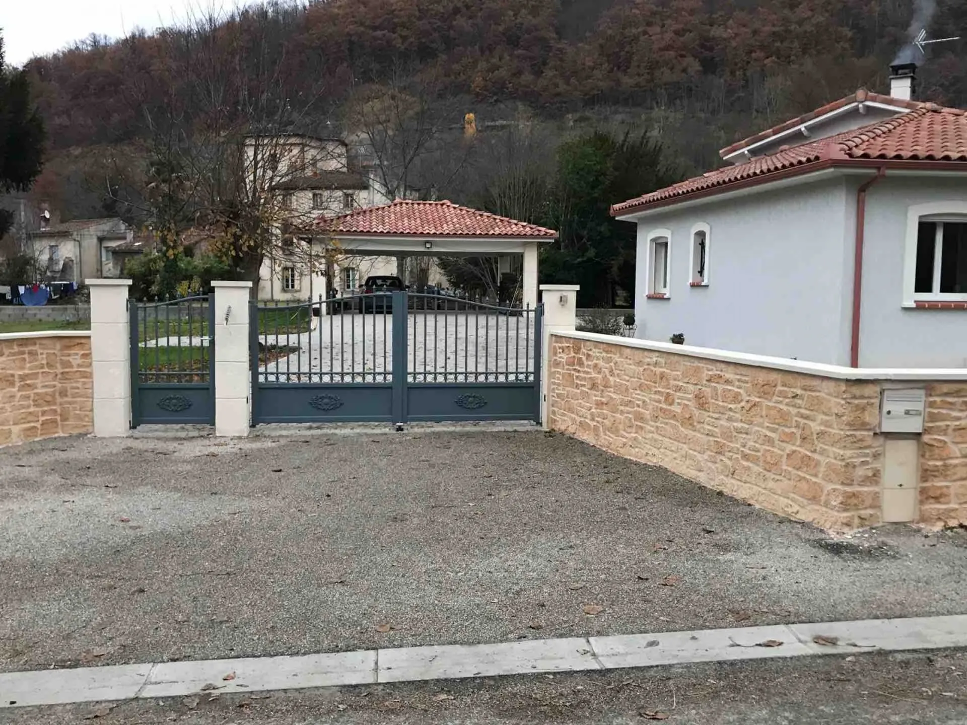  Piliers  et clôtures à Foix dans l’Ariège 