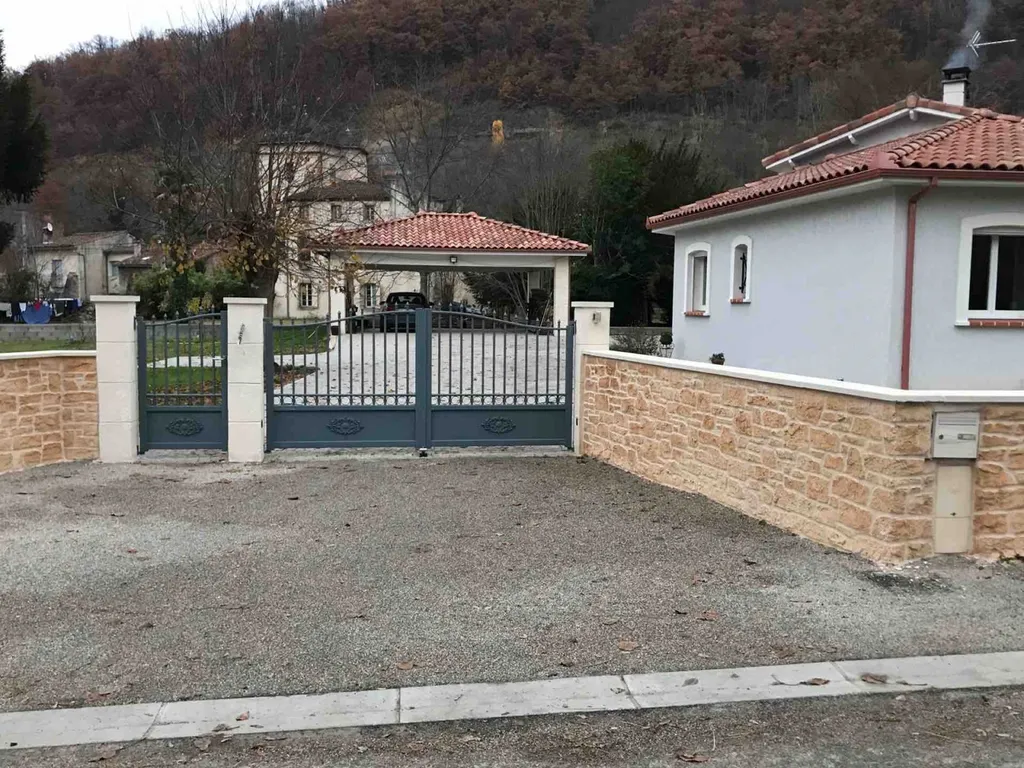  Piliers  et clôtures à Foix dans l’Ariège 