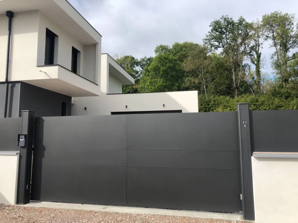 Portail coulissant moderne