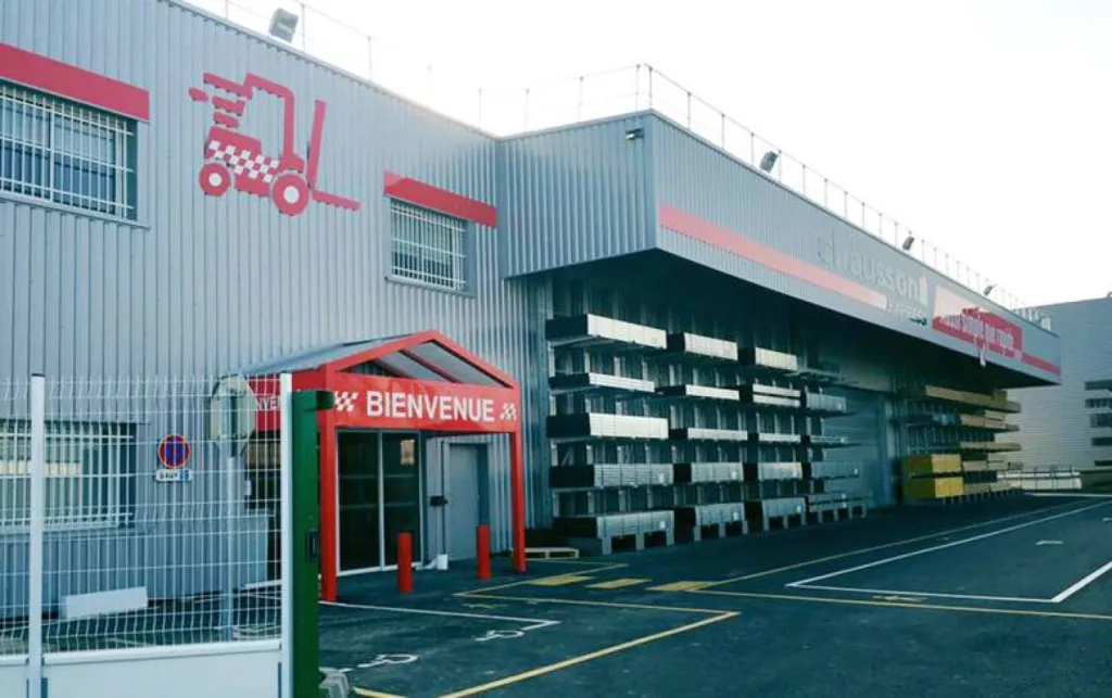 création d'enseigne sur mesure en france