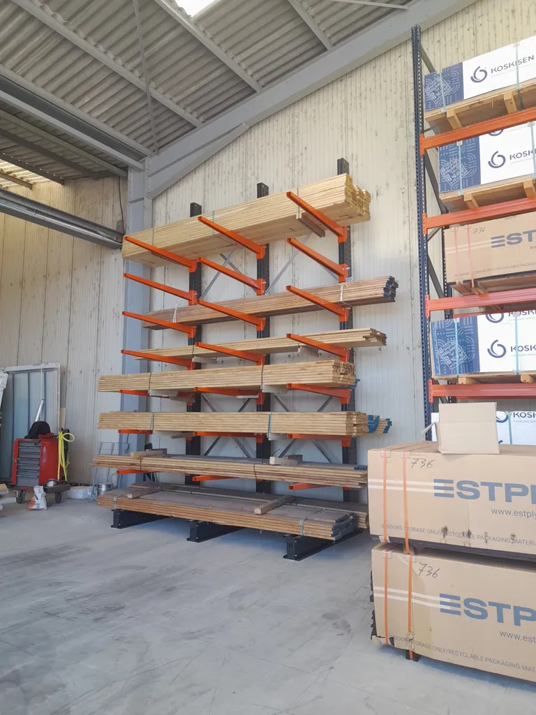 Rayonnage cantilever pour stockage poutres et madriers bois dans l'Aveyron Dpt.12