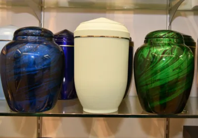 Urne cinéraire d'un défunt, où mettre l'urne après la crémation