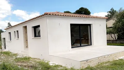 Ravalement de façade neuf et rénovation à Valence, Montélimar et Bollène. Contactez-nous, conseil, devis gratuit, suivit avec STONEO 26 Drôme 84 Vaucluse et 07 38 30 83 34 48 13 12