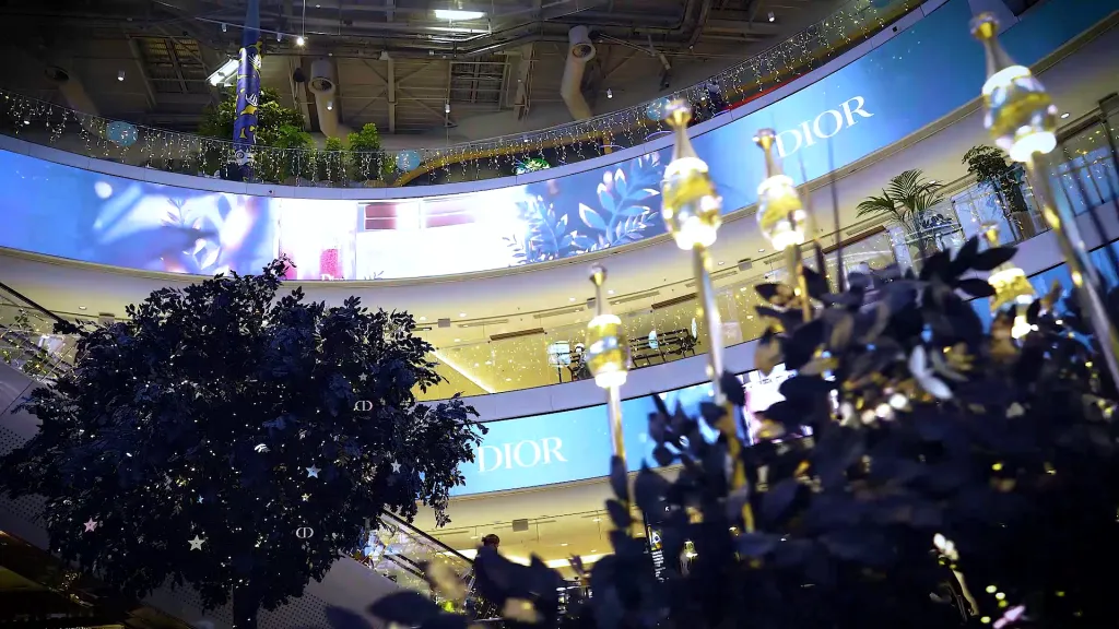 Réalisation d'une vidéo marketing/communication pour l'entreprise Clear Channel à l'occasion de la campagne Dior à Paris La Défense