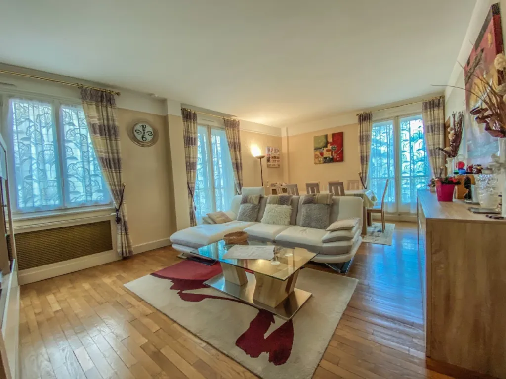 À vendre appartement avec trois chambres et parking Rouen Rive Droite 76 000