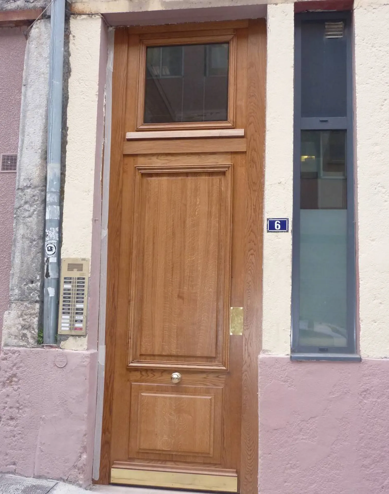 Rénovation porte d'entrée immeuble ancien à Lyon 4ème