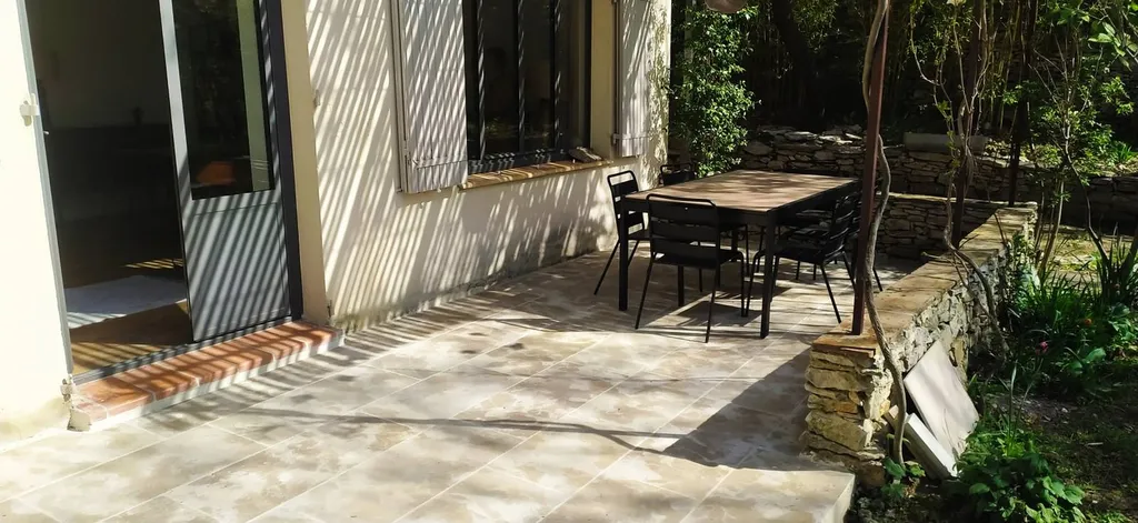 TERRASSE DALLAGE EXTERIEUR ATLAS BEIGE - NÎMES ANTIQUE - MONTPELLIER ANTIQUAIRE FINITION VIEILLIE