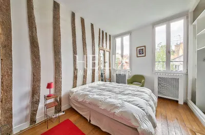 Saint Germain en Laye dans la rue de Lorraine un appartement avec 3 chambres dans un immeuble historique