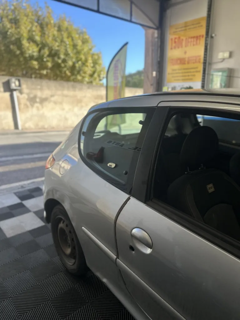 Remplacement rapide de vitre latérale avec franchise offerte et zéro avance à Marseille Château-Gombert 13013, 13014, 13015, 13016