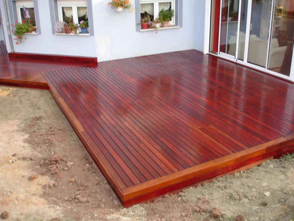 Création d'une terrasse en Padouk dans le Var