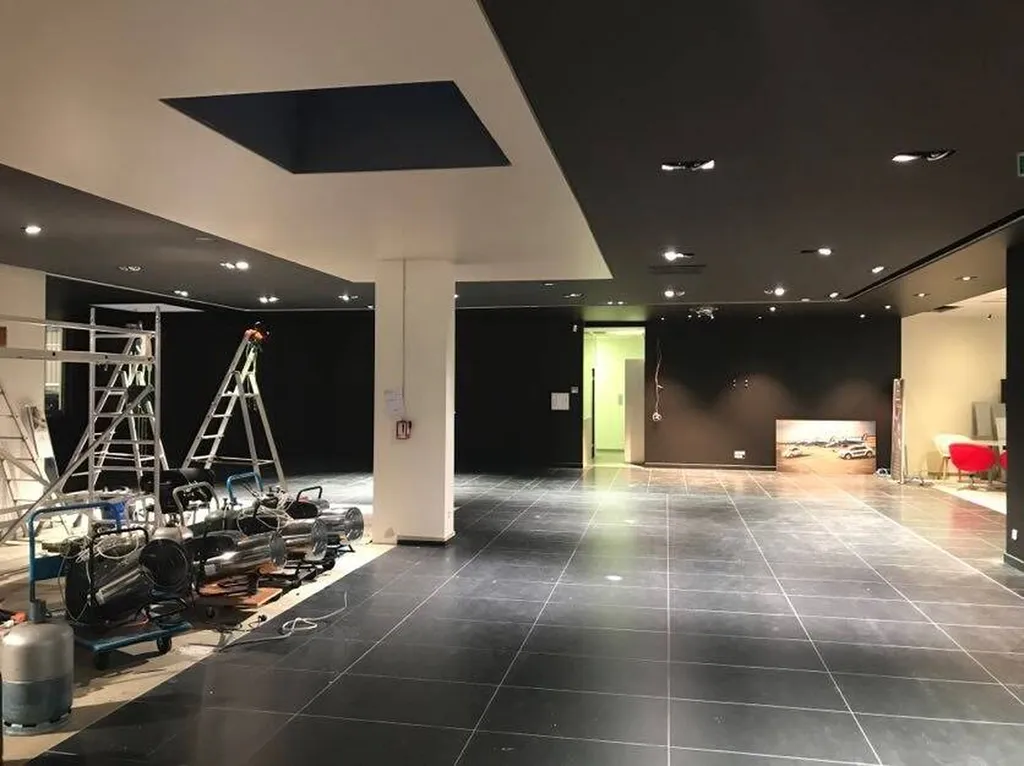 Plafond satiné acoustique BARRISOL magasin Citroën (Toulouse Muret Pau)