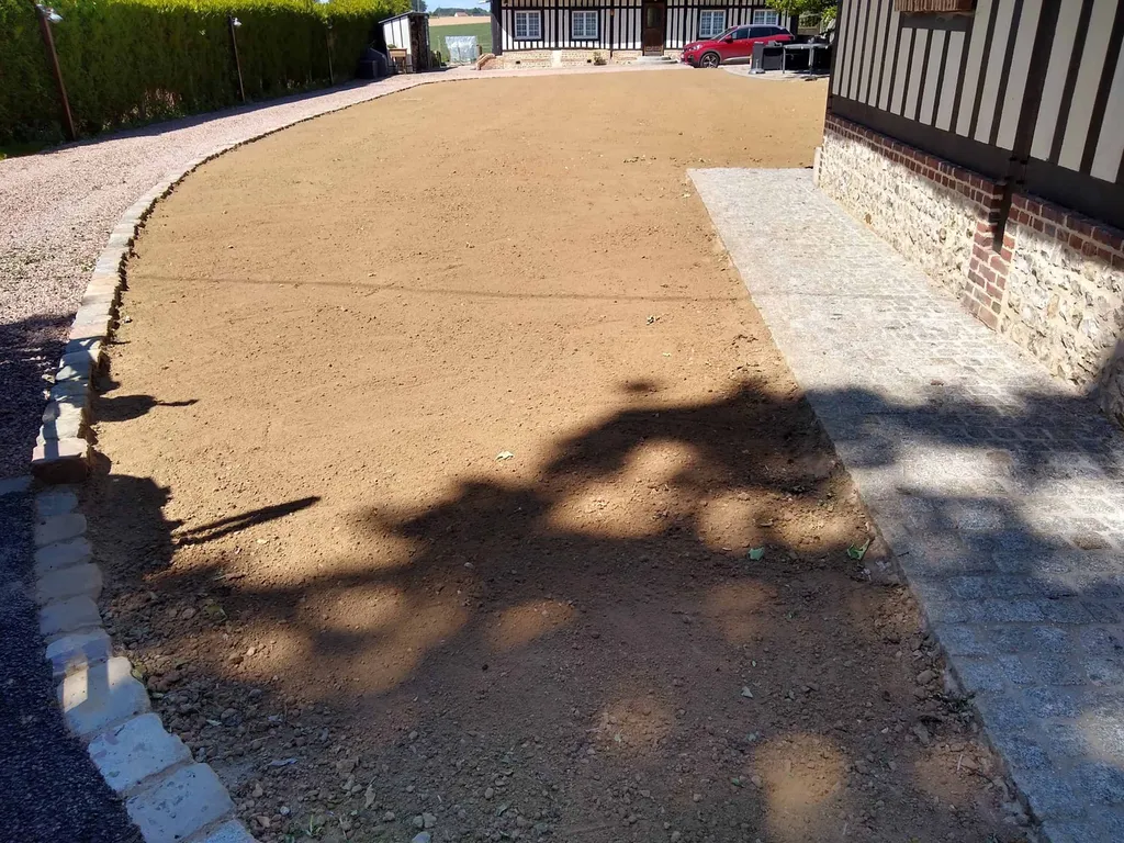 Réalisation d’une pelouse en gazon de placage à Manneville-la-Goupil