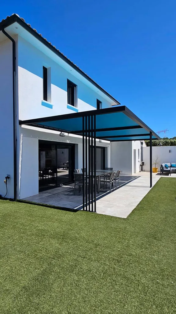 pergola en acier toile tendue sur mesure éguilles