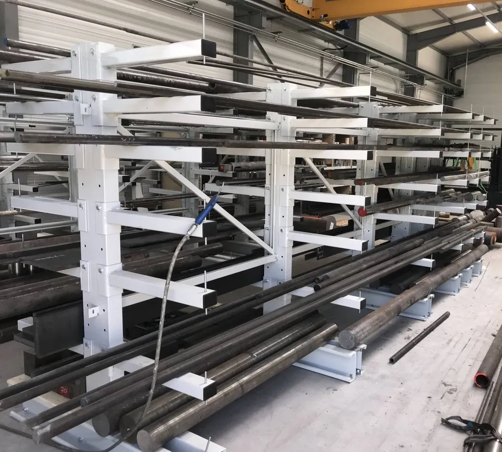 Cantilever léger pour charges longues et légères à St Etienne