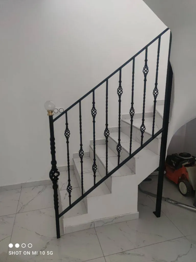 VENTE AVEC POSE DE GARDE CORPS EN FER FORGE SUR MESURE A ISTRES 13